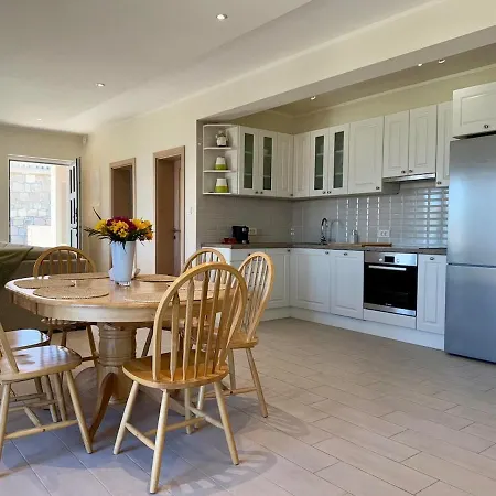 Nyaraló House Bianca Brac - New Listing - Experienced Host *