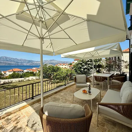 House Bianca Brac - New Listing - Experienced Host Nyaraló