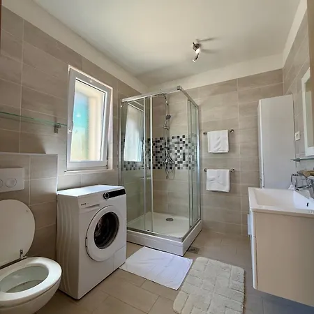 House Bianca Brac - New Listing - Experienced Host 펜션 포스티라