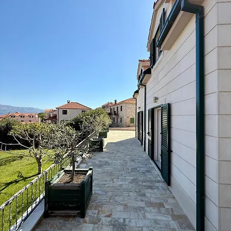 House Bianca Brac - New Listing - Experienced Host 펜션 포스티라